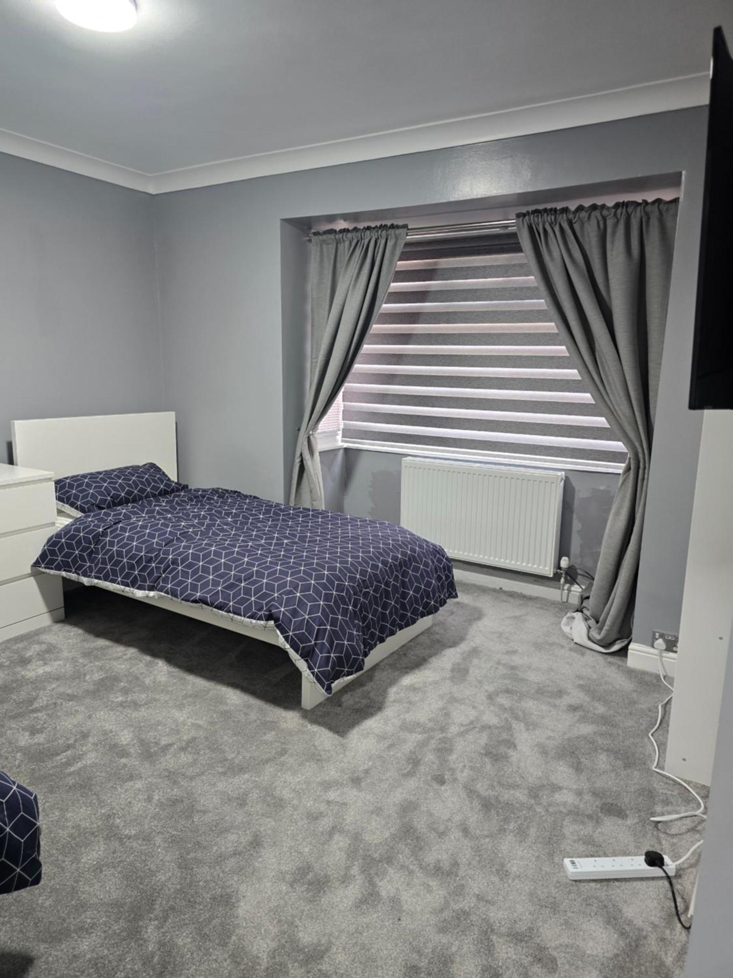 Manchester - House - Sleeps 6 - Parking - Garden Exterior photo
